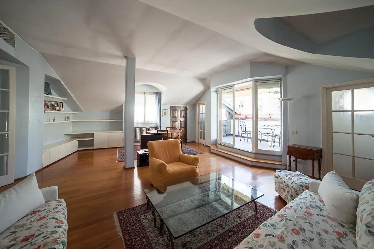 Duomo 7 Suite Milan 0*,
